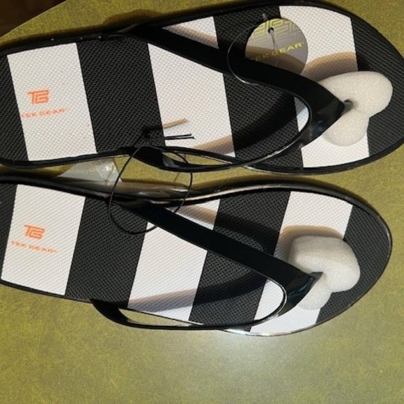 NWT Tek Gear Women's Thongs Flip Flops Black/White size 9/10 Large - Picture 1 of 2
